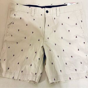 St. John's Bay Comfort Stretch Tan Khaki Shorts Nautical Pattern Men’s 40 NWT